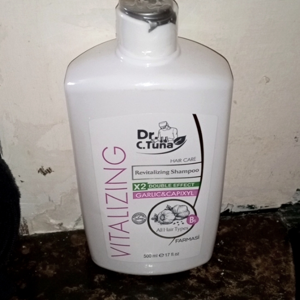 Dr. C. Tuna Vitalizing Garlic & Capixyl shampoo